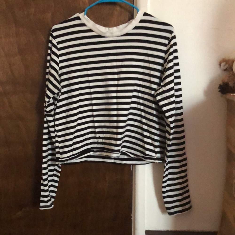 Long sleeve black and white stipe